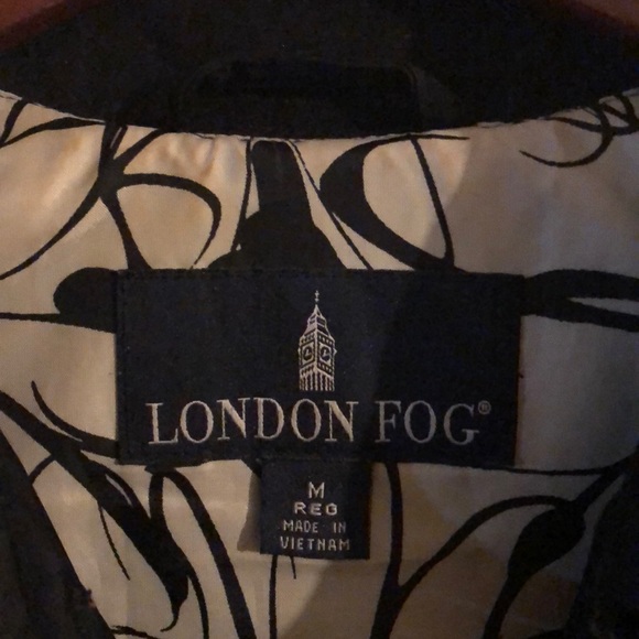 Women’s London Fog light trench coat - Picture 2 of 3